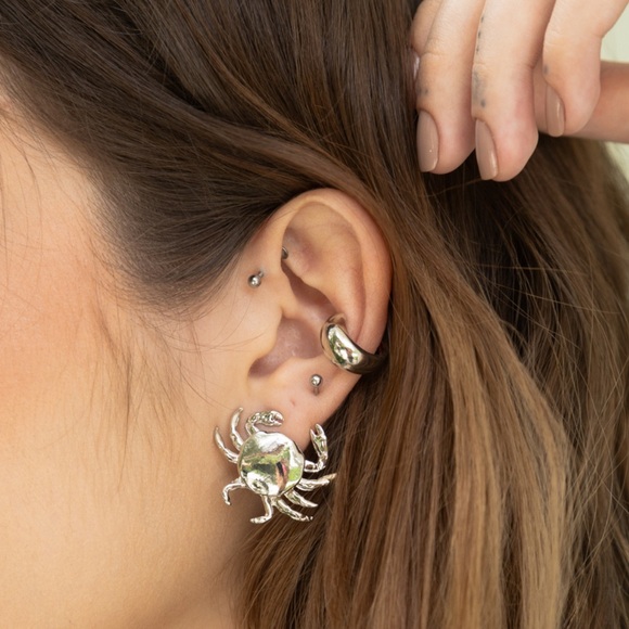 VeloursGoldJewelry Jewelry - Silver Crab Earrings